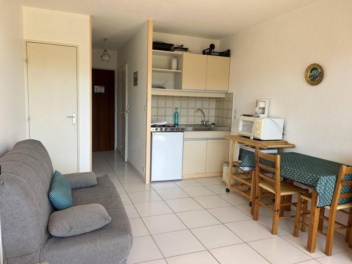 BO090-F94 Appartement Studio cabine 3 couchages BORMES LES MIMOSAS