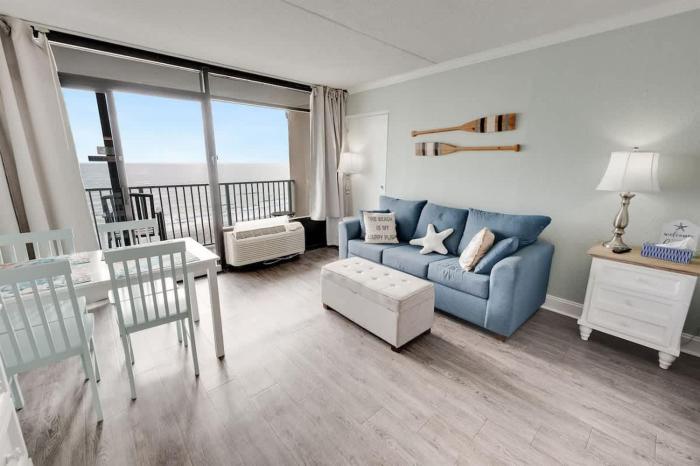 Direct Ocean Front - Beautifully Decorated Studio!