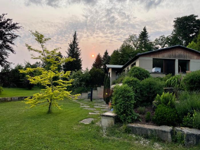 Ferienhaus Eifelgruß, in schöner Waldrandlage und tollem Naturgarten