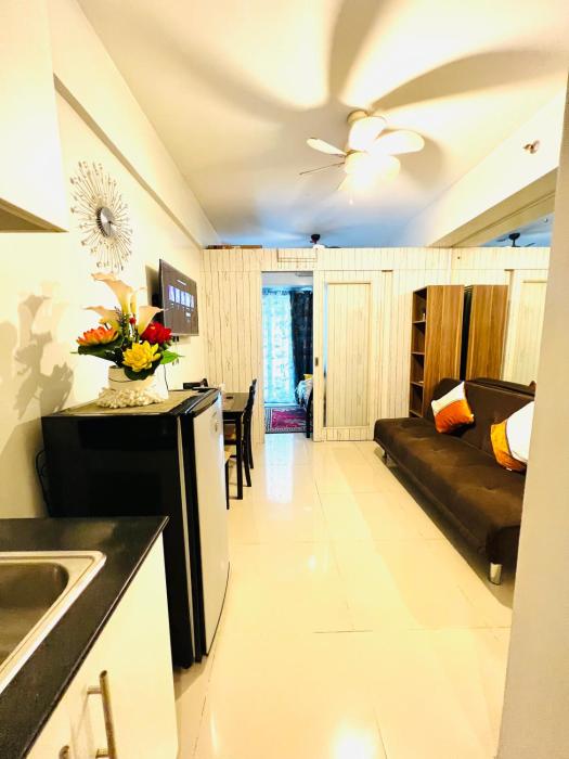 Sea Residences MOA Complex Paul