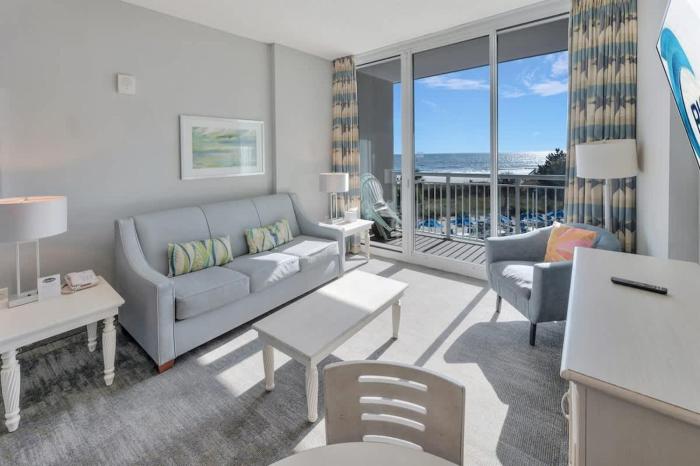 Direct Oceanfront w Nice Decor, Modern Low Floor