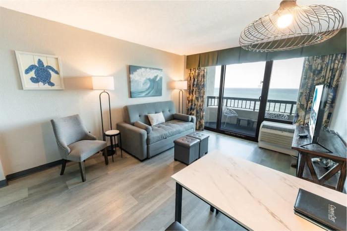 1BR Direct Oceanfront Views Pools, Modern Decor!