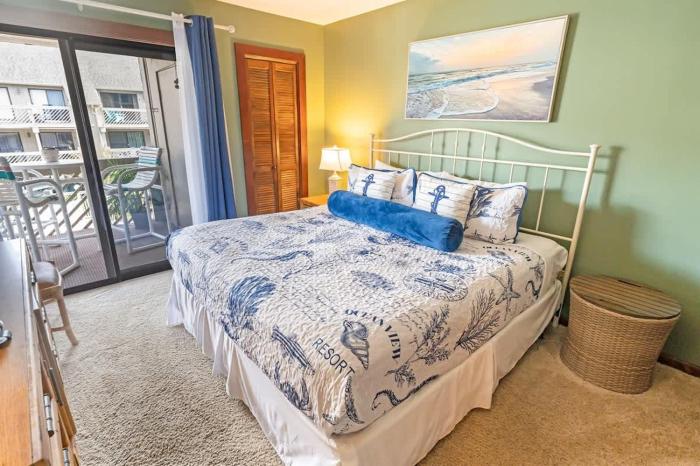 2BR Shipwatch Pointe II,Shore Drive ,Pools, Beach!