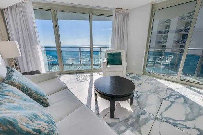 Amazing Oceanfront 2BR condo with pools and views