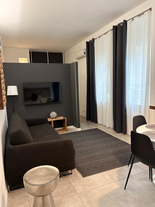 FASHION HOUSE ELVIRA 2