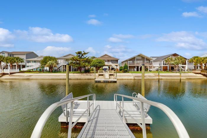 OIB87 Putt & Paddle Paradise