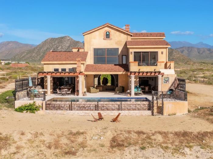 Chateau Cerritos - Luxury Oceanfront Home