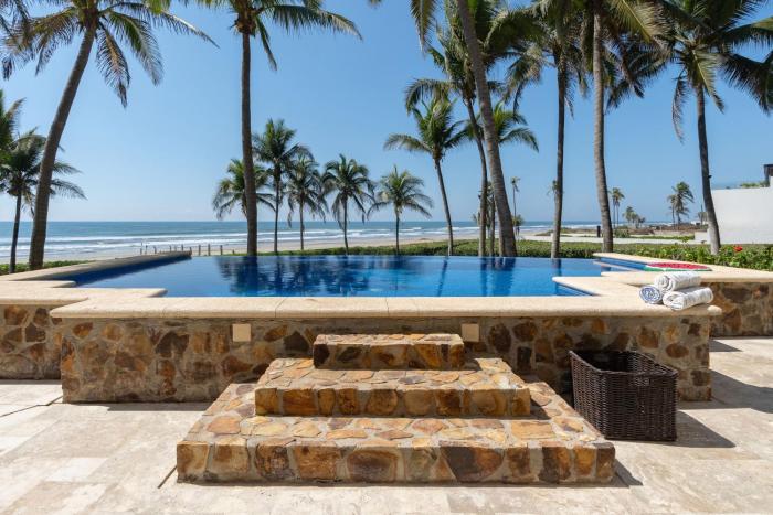 Exclusive Oceanfront Apartment Beach access