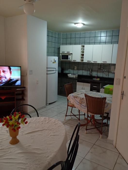 Apto 2q área lateral e churrasqueira próximo ao mar e comercio em geral