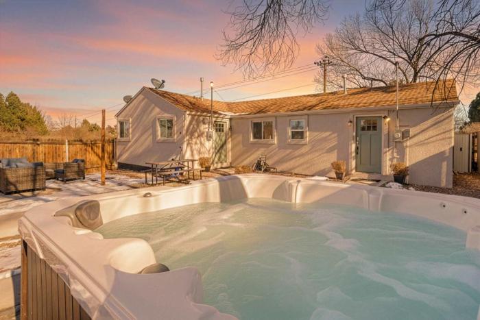 Prospect Point Steps to Memorial Park w Hot Tub