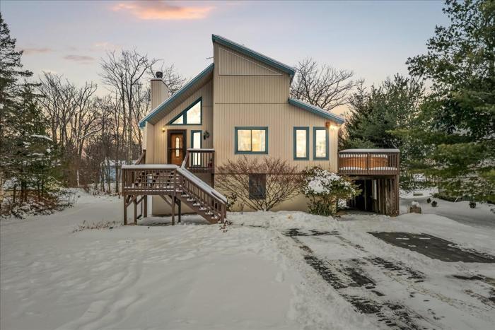 Movie Theater Game Room Resort Amenity Access