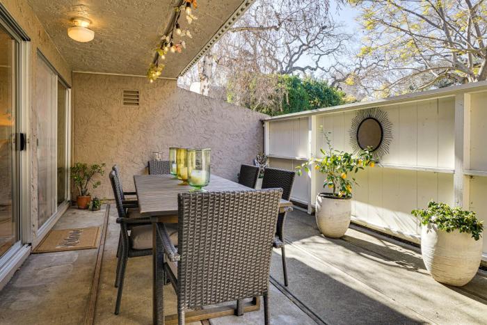 1 Mi to Stanford! Walkable Silicon Valley Condo