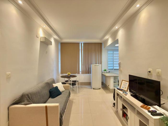 Pitangueiras, 1 quadra da praia, Apartamento para 5 pessoas com ar condicionado no quarto