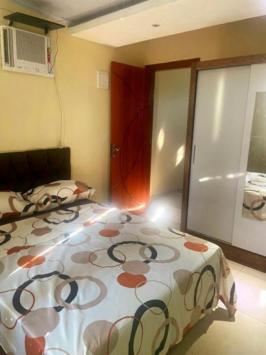 Quitinete com ar-condicionado no centro de Arraial do Cabo