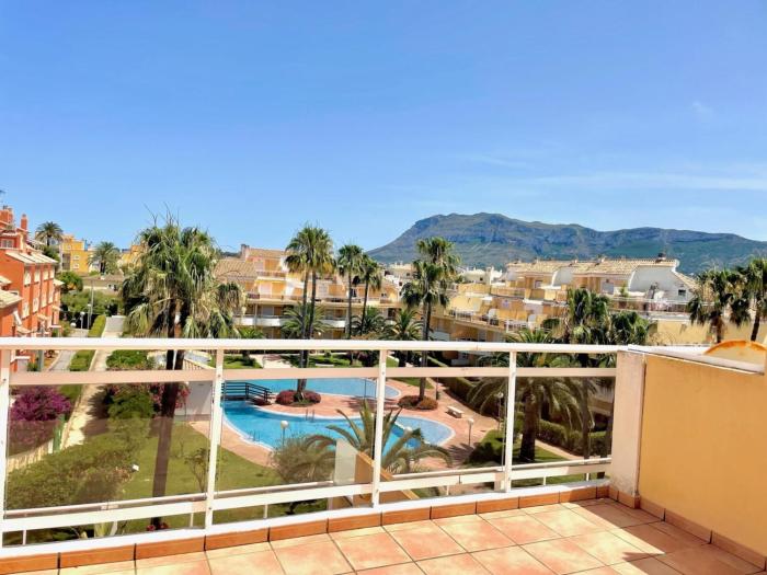 Dúplex luminoso con piscina y parking en Denia - ES-373-17