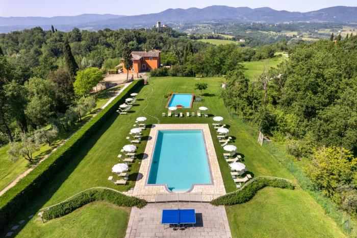 Apartment With Pool And Private Sunset Loggia