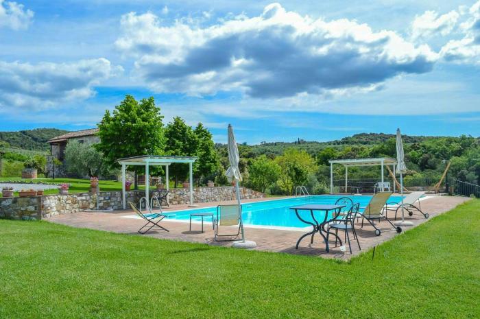 Farmhouse Apartment With Pool Near In Asciano