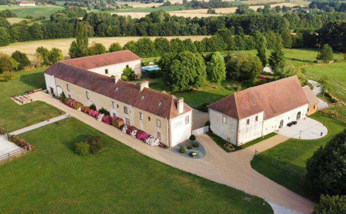 Large Property On 10 Hectares Near Bellême