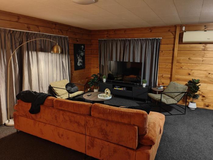 Beautiful house near airport!