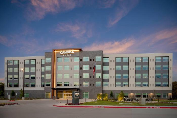 Cambria Hotel Fort Worth - Medical Center