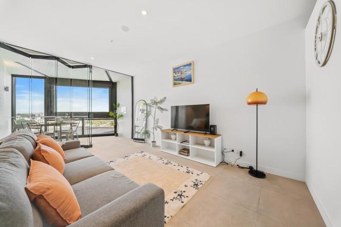 SkyHigh Comfort Central Luxe Stay 2B1B apartment