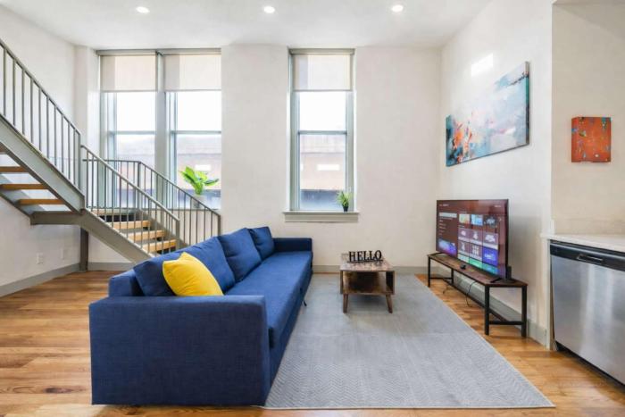 Bright and Modern Loft in Louisville # 207