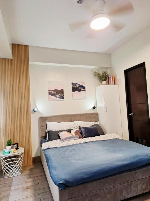 Studio 7C at One Regis