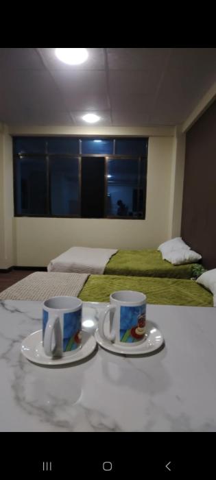 Edificio ventanas azules