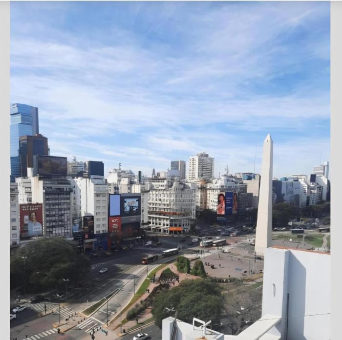 A pasos del obelisco