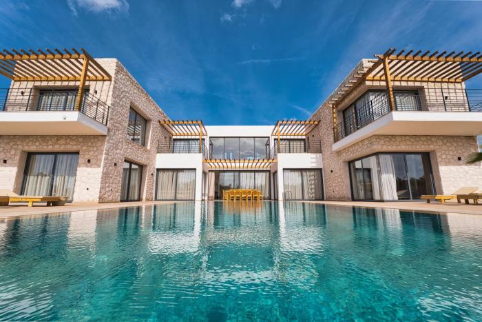 Villa avec piscine chauffée et service maison inclus