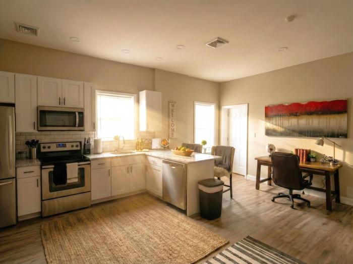 The Penthouse at Park Place King bed fast WIFI and free coffee