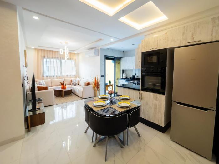 Bel appartement, piscine intérieure et extérieure