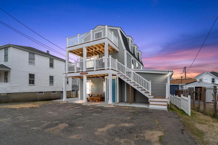 Salisbury Surf & Sol Pet-Friendly Backyard Games