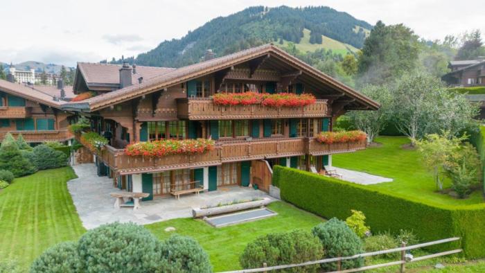 Luxurious 5 Bedroom Chalet With Modern Charm