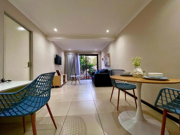 Oasis Apartment - Serene View for Work & Relaxing