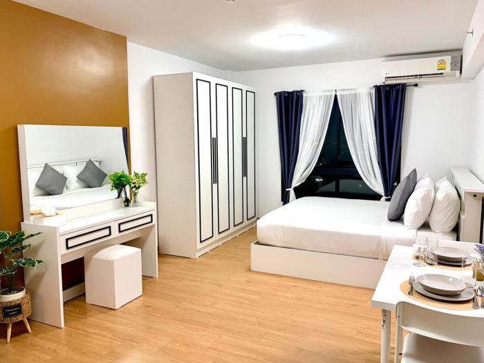 Stylish Phuket Old Town Condo Pool Gym Walk to All