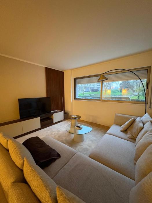 2BR Retreat in Lumiar near airport w Patio