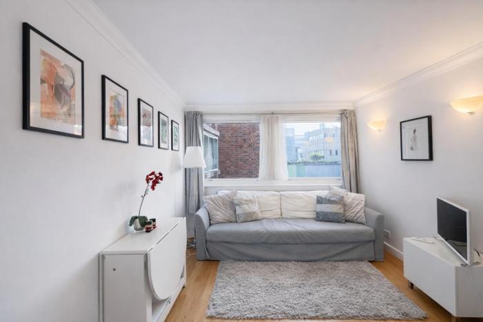 Guest Favorite Central 1BR with Lift for 4