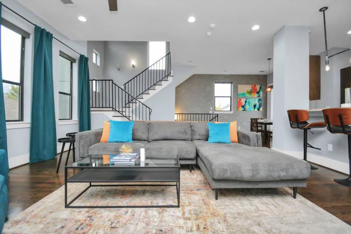 Skyline Views - Sleeps 10 Home Near Downtown