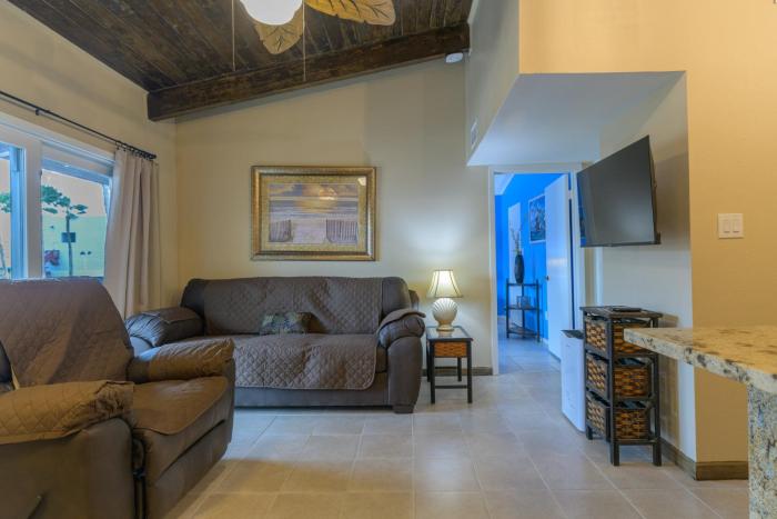 Tiki 252 - Standard 1BR Condo with Balcony Sleeps 4