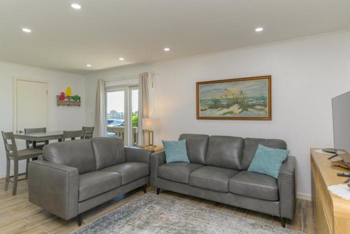 Tiki 136 - Spacious 1BR Condo Sleeps 6 Near Beach condo