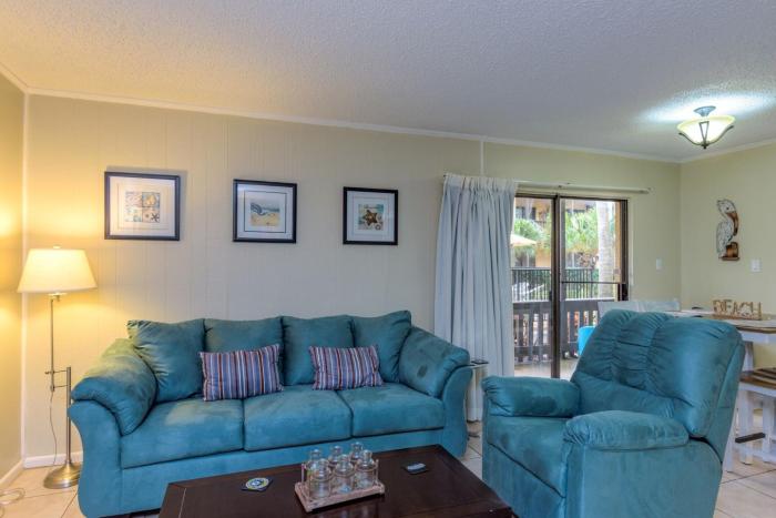 Tiki 125 - Poolfront 1BR Condo Sleeps 6 Near Beach condo