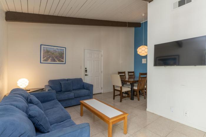 Cozy 1BR Condo Sleeps 4 with Beach Access condo