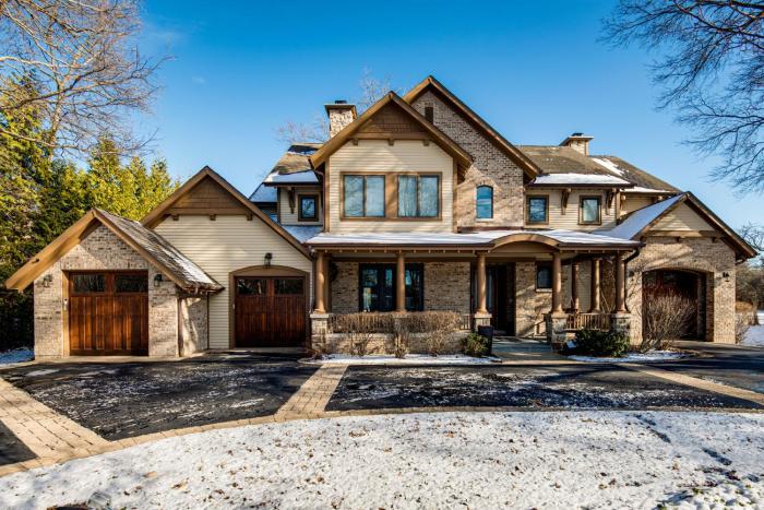 1 Mi to Metra: Estate w Theater, Game Room & More