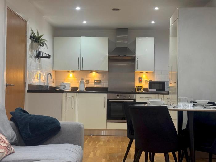 Ideally located Didsbury Chorlton gated parking - Pass the Keys