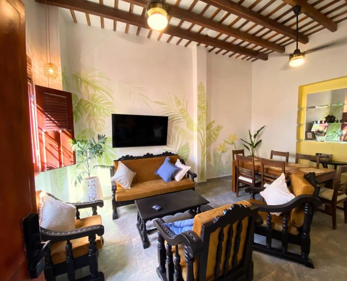 Your own 3BR Colonial Casa with Jacuzzi at Centro