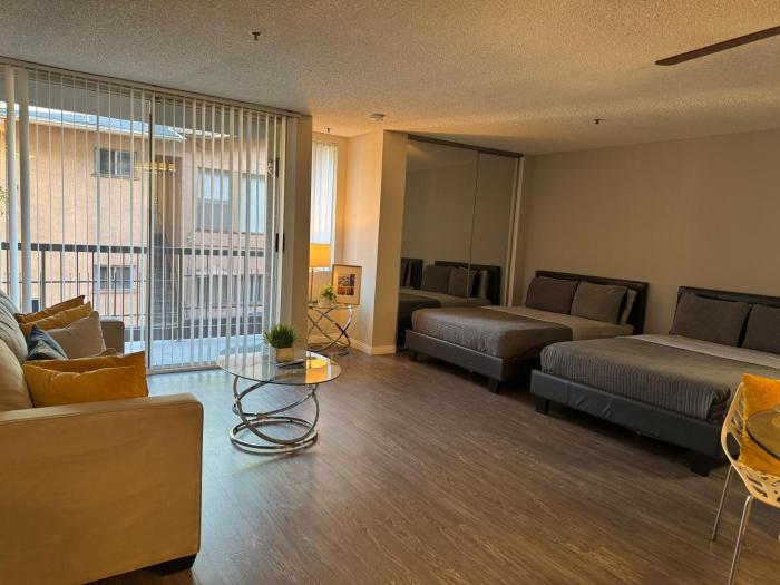 Loft & Two Bedroom Hollywood apartments FREE Parking