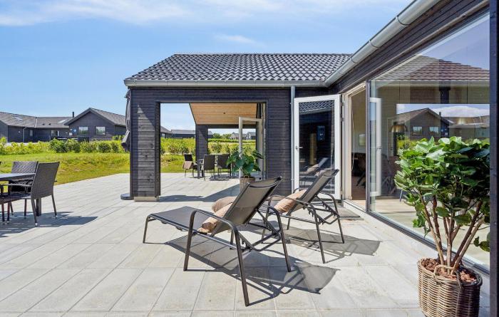 Cozy Home In Rødby With Sauna