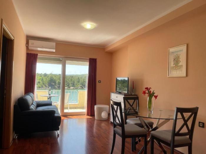 Pool view apartment with balcony in Obrovac