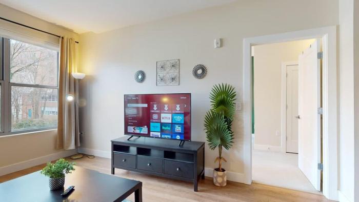 Stylish Home with Free Parking